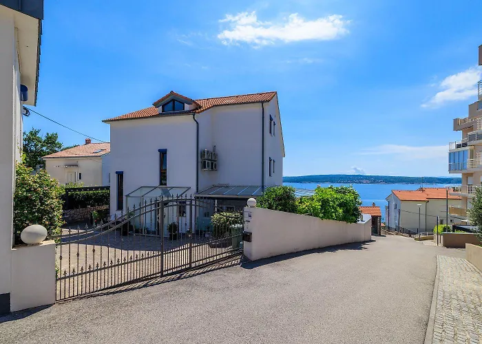 Nur 100 Meter Zum Mit Pool Apartment Crikvenica
