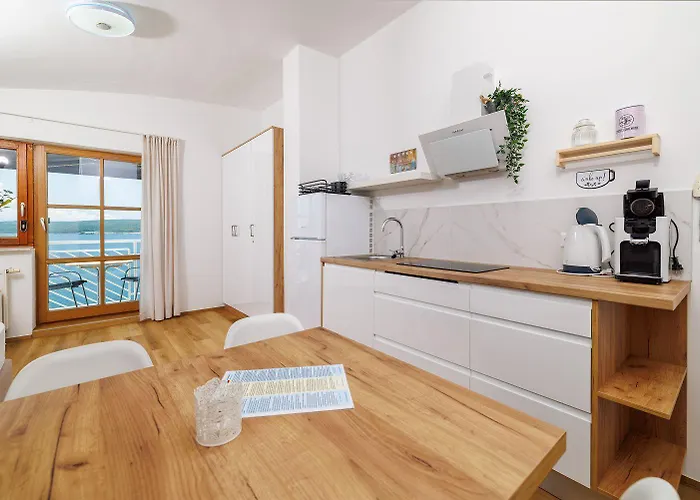 Nur 100 Meter Zum Mit Pool Apartment Crikvenica